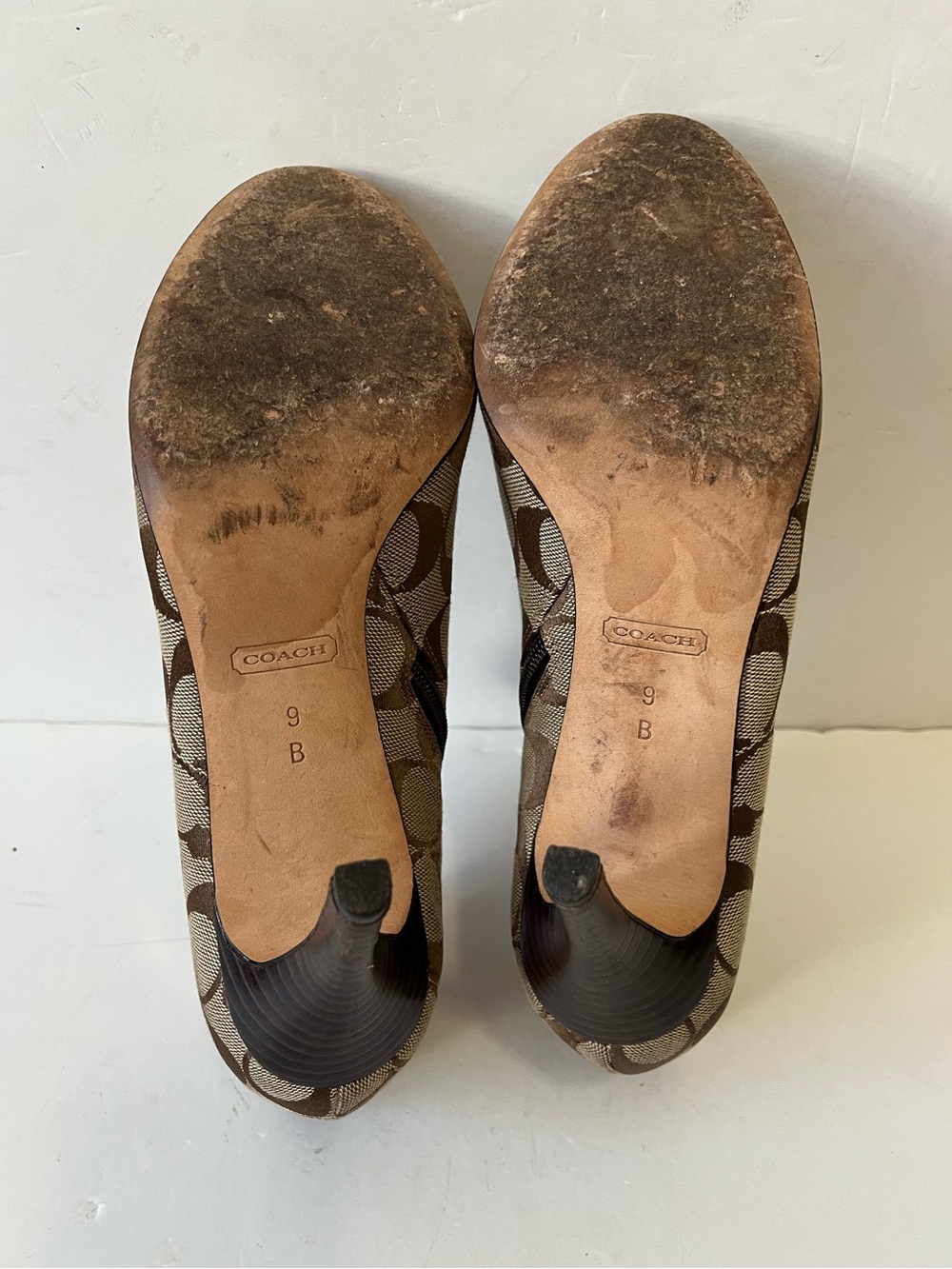 Coach Bennett Beige Brown Signature Canvas Ankle Booties heel size 9B - Picture 7 of 10